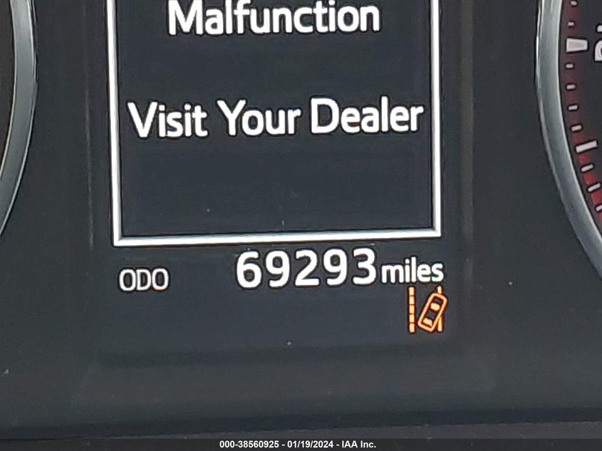 VIN JTMNFREV1JJ150594 2018 TOYOTA RAV4 SE