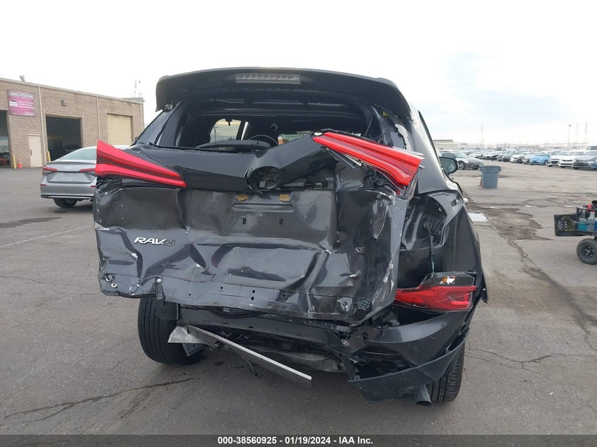 VIN JTMNFREV1JJ150594 2018 TOYOTA RAV4 SE