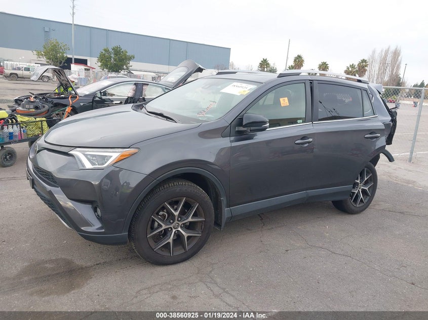 VIN JTMNFREV1JJ150594 2018 TOYOTA RAV4 SE
