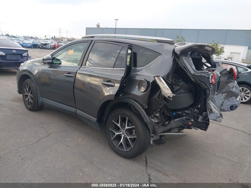 VIN JTMNFREV1JJ150594 2018 TOYOTA RAV4 SE