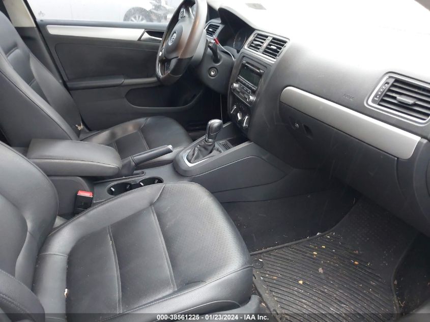 2014 VOLKSWAGEN JETTA 1.8T SE - 3VWD17AJ0EM308298