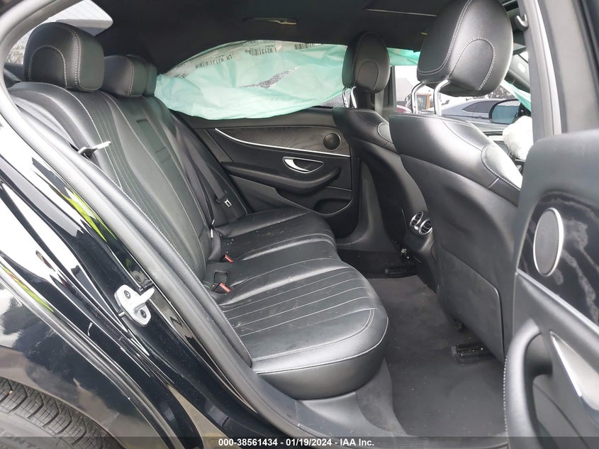 VIN WDDZF4JB7KA613992 2019 MERCEDES-BENZ E 300