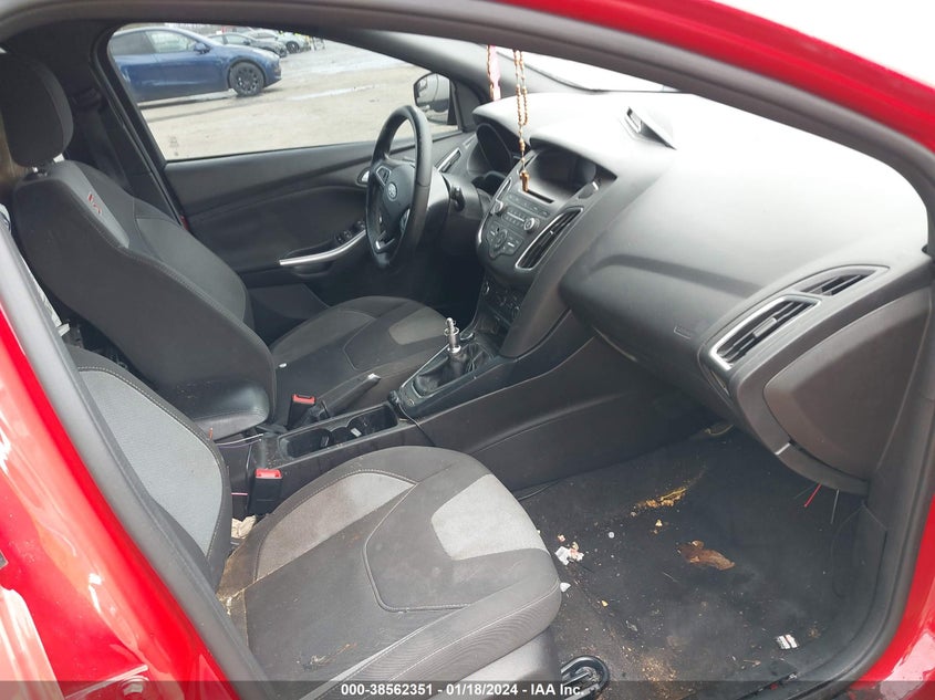 VIN 1FADP3L92HL262157 2017 FORD FOCUS ST