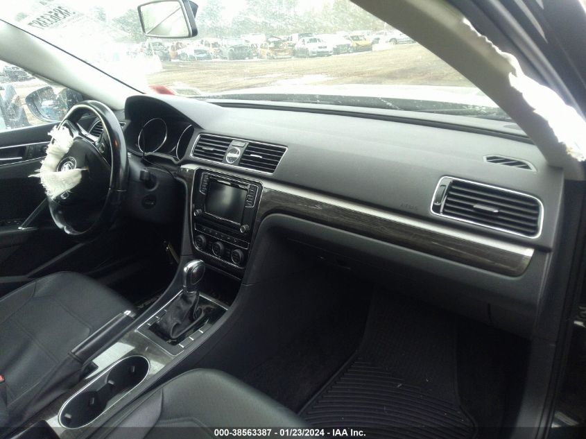 2017 VOLKSWAGEN PASSAT SE - 1VWBT7A37HC012235