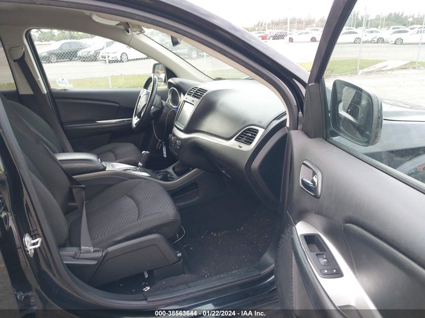 VIN 3C4PDCBG9KT837673 2019 DODGE JOURNEY SE