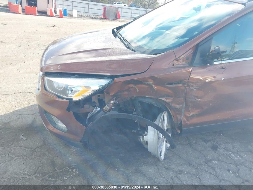 VIN 1FMCU0GD5HUB85723 2017 FORD ESCAPE SE