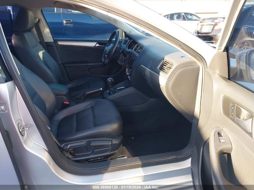 2015 VOLKSWAGEN JETTA 1.8T SE - 3VWD07AJ4FM416556