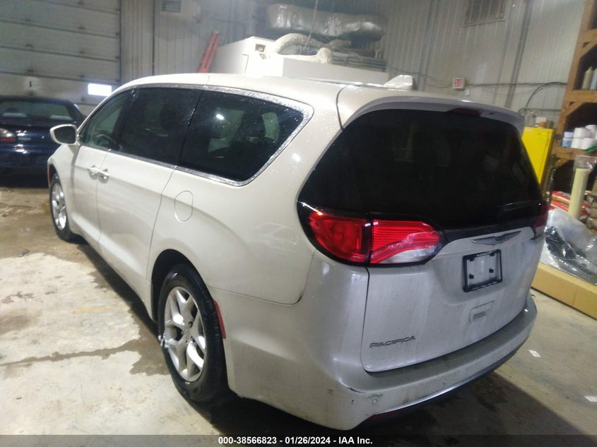 VIN 2C4RC1FG3KR714870 2019 CHRYSLER PACIFICA TOURING PLUS