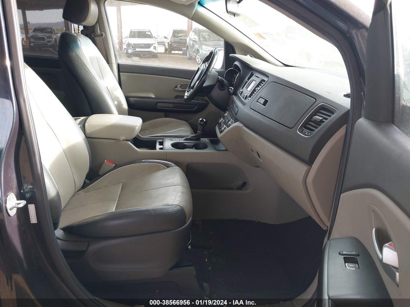 VIN KNDMB5C19H6233624 2017 KIA SEDONA LX