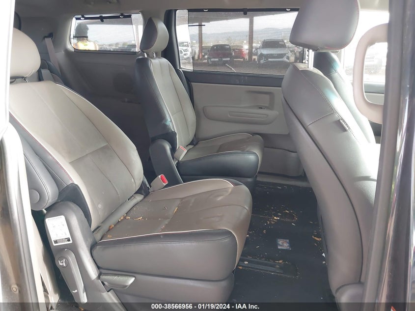 VIN KNDMB5C19H6233624 2017 KIA SEDONA LX