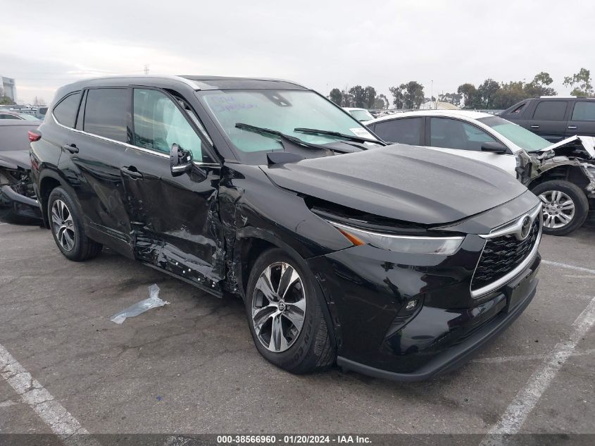 Lot #2539243099 2022 TOYOTA HIGHLANDER XLE salvage car