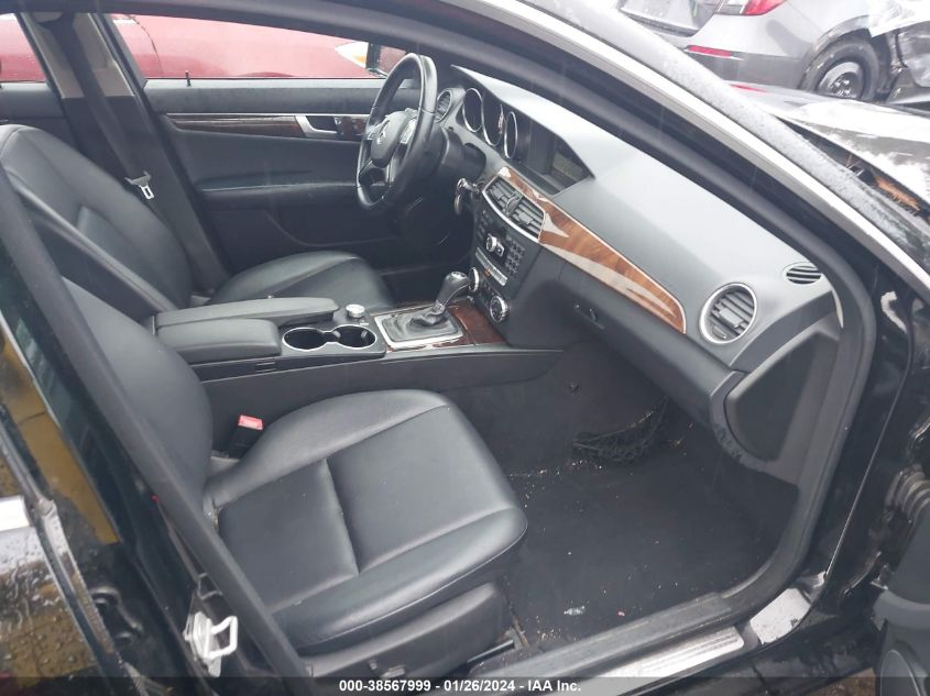 2014 MERCEDES-BENZ C 300 - WDDGF8AB3EG238408