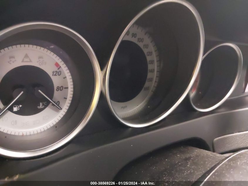 2013 MERCEDES-BENZ C 250 LUXURY/SPORT - WDDGF4HB7DR274376