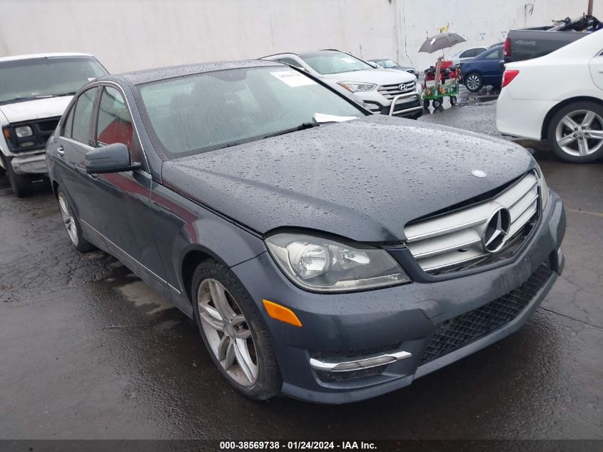 2013 MERCEDES-BENZ C 250 LUXURY/SPORT - WDDGF4HB7DA826120