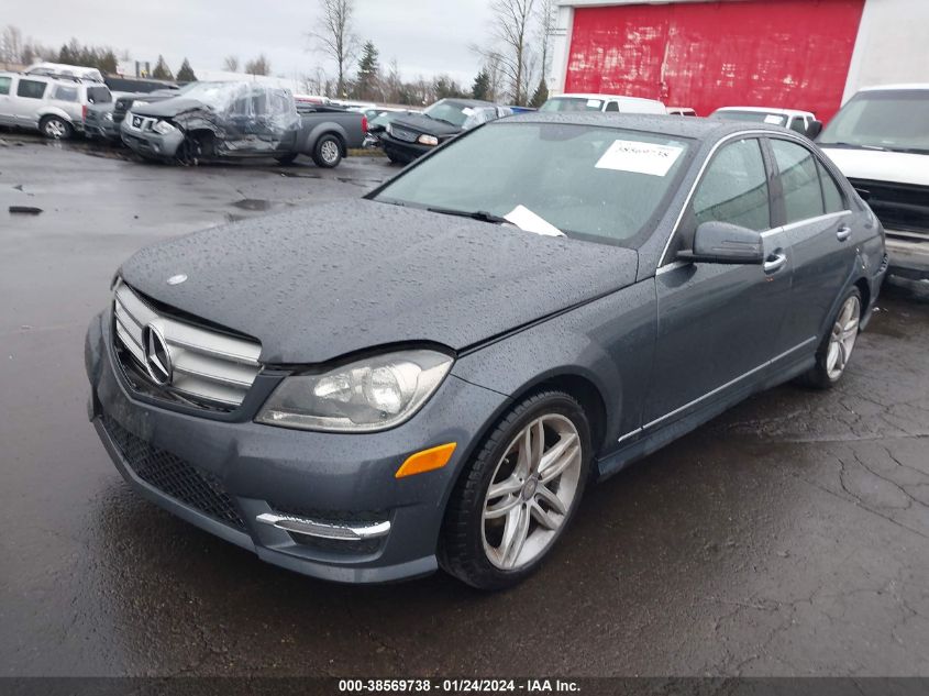 2013 MERCEDES-BENZ C 250 LUXURY/SPORT - WDDGF4HB7DA826120