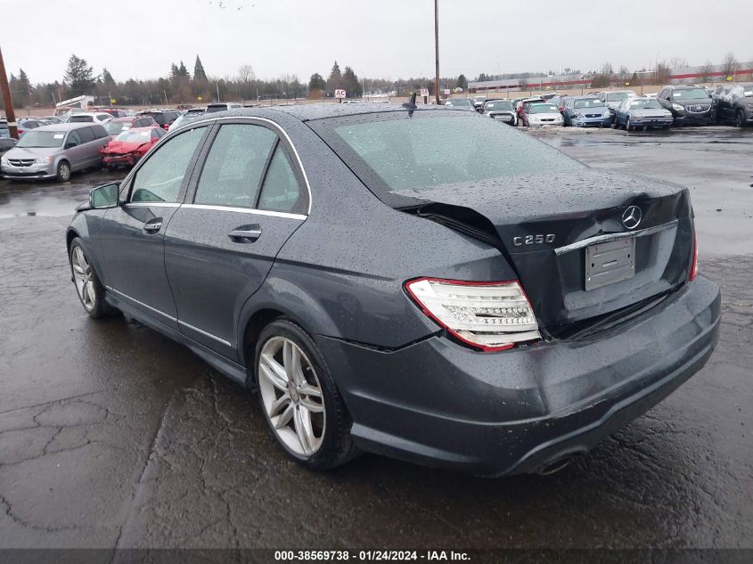 2013 MERCEDES-BENZ C 250 LUXURY/SPORT - WDDGF4HB7DA826120