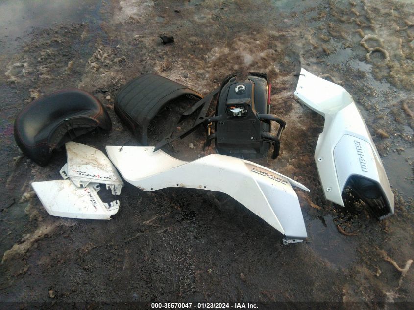 2015 CAN-AM SPYDER ROADSTER F3/F3-S 2BXRDDD21FV000593