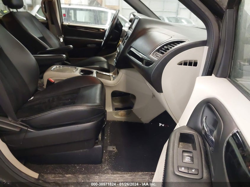 VIN 2C4RDGCG3JR326184 2018 DODGE GRAND CARAVAN SXT