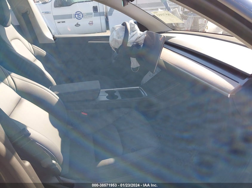 VIN 7SAYGDEE9PF960863 2023 TESLA MODEL Y