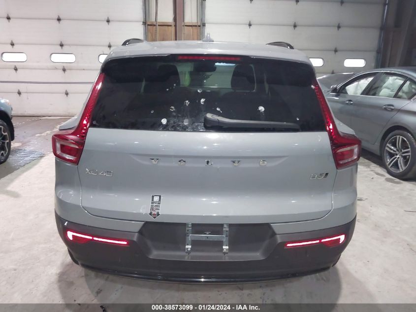 2024 VOLVO XC40 B5 CORE DARK THEME YV4L12UK8R2212970
