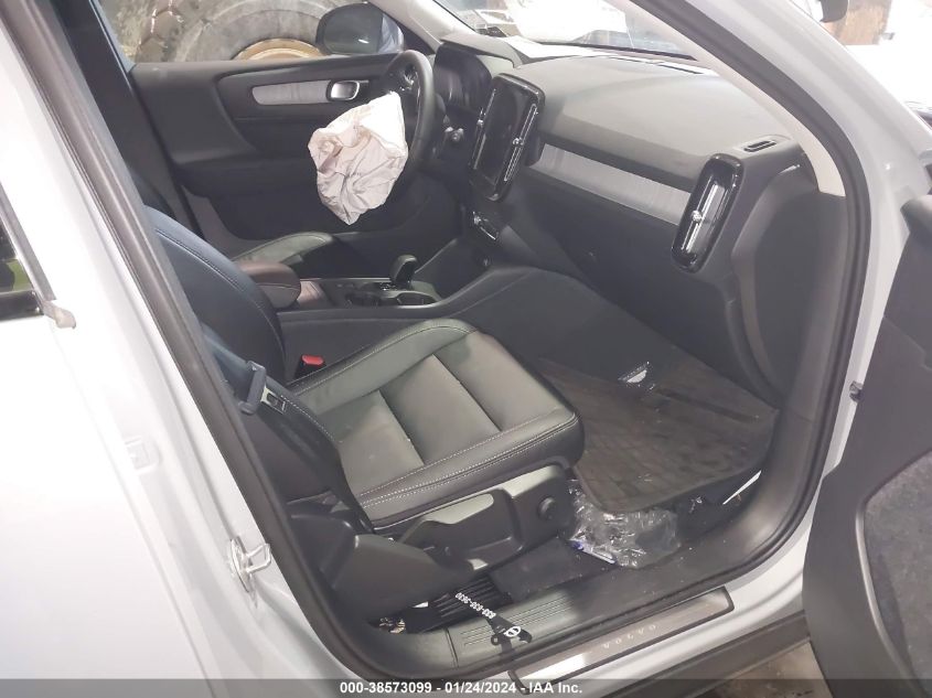 2024 VOLVO XC40 B5 CORE DARK THEME YV4L12UK8R2212970
