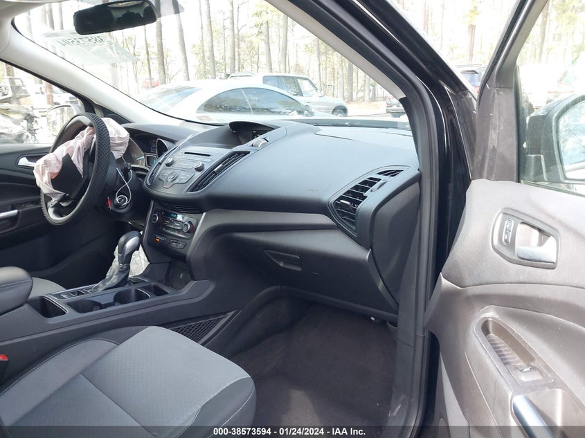 VIN 1FMCU9GD3JUA86943 2018 FORD ESCAPE SE