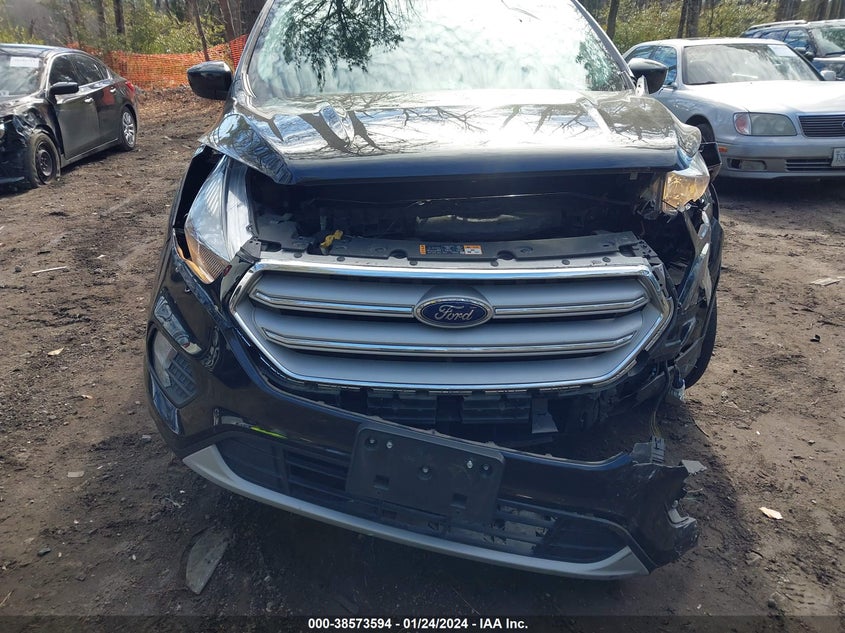VIN 1FMCU9GD3JUA86943 2018 FORD ESCAPE SE