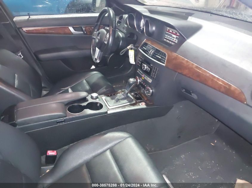 2013 MERCEDES-BENZ C 300 LUXURY 4MATIC/SPORT 4MATIC - WDDGF8AB1DR263715
