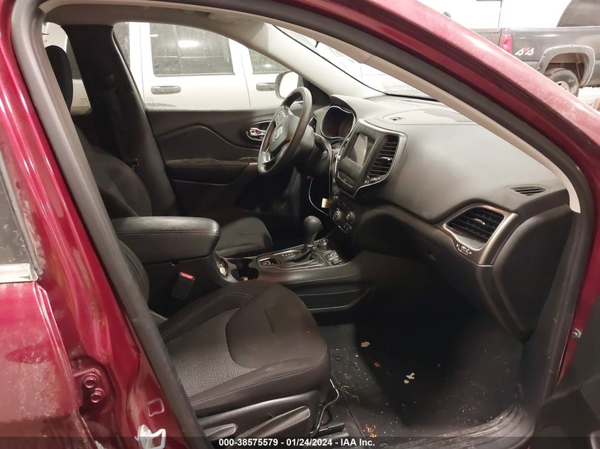 VIN 1C4PJMCX6KD414813 2019 JEEP CHEROKEE LATITUDE 4X4