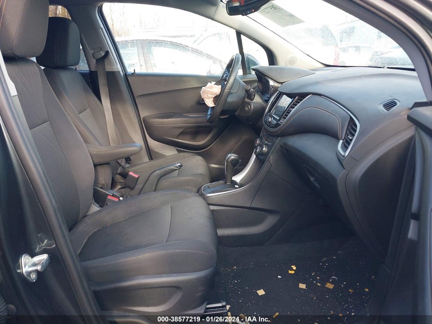 VIN 3GNCJLSB5JL335681 2018 CHEVROLET TRAX 1LT