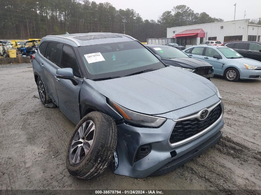 2022 TOYOTA HIGHLANDER XLE - 5TDGZRAH3NS142280