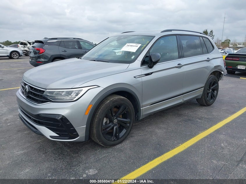 VIN 3VV8B7AX7PM031109 2023 VOLKSWAGEN TIGUAN 2.0T SE R-LINE BLACK