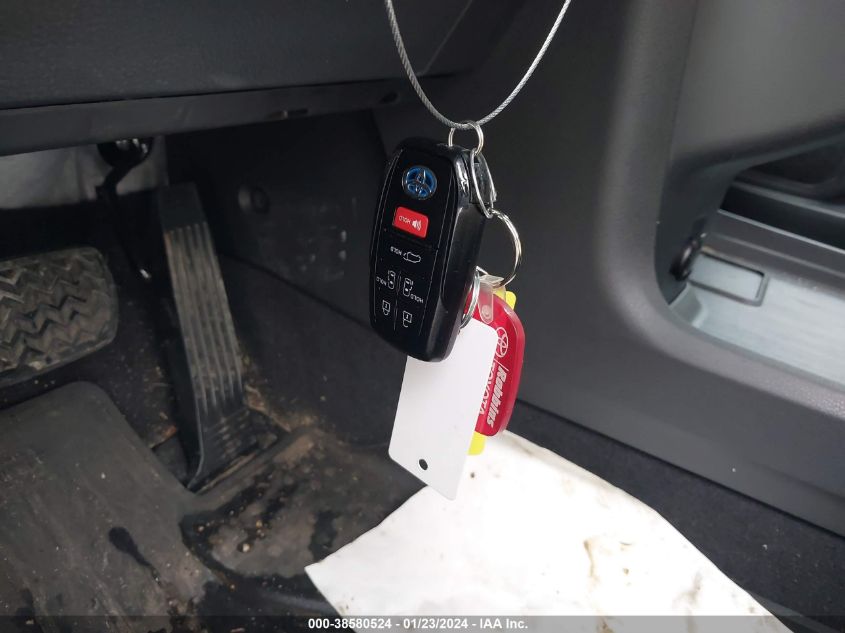 2022 TOYOTA SIENNA XLE - 5TDYRKEC2NS105568