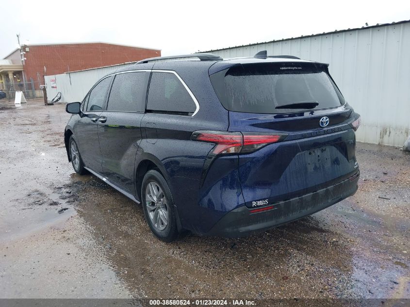 2022 TOYOTA SIENNA XLE - 5TDYRKEC2NS105568