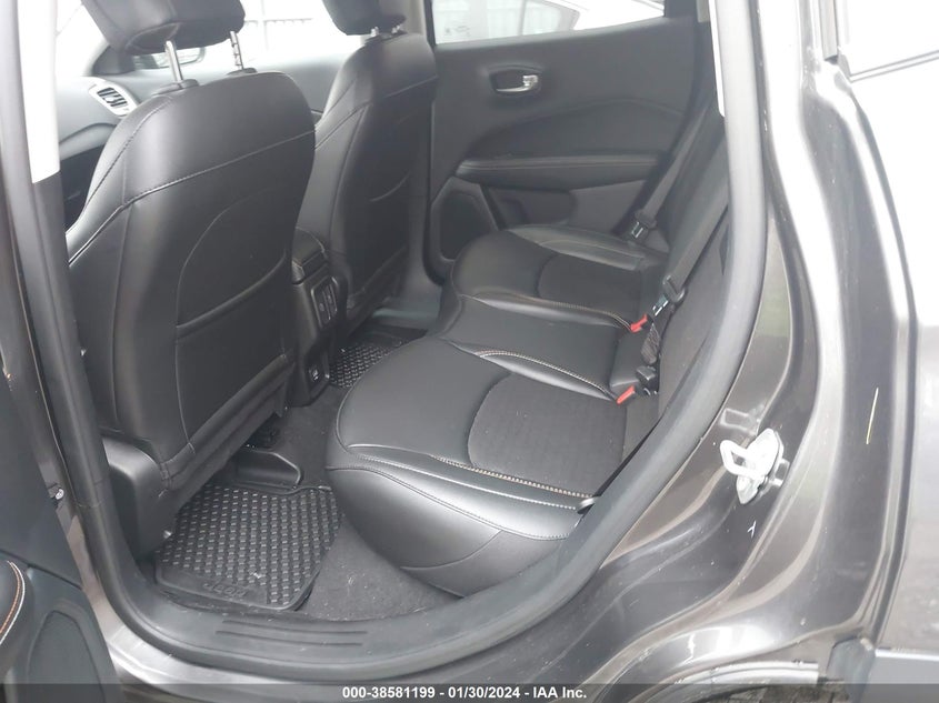 VIN 3C4NJDBB9LT239658 2020 JEEP COMPASS LATITUDE 4X4