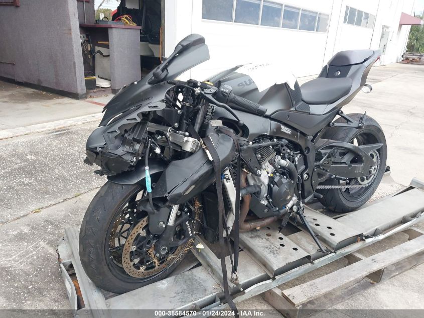 2022 SUZUKI GSX-R1000 JS1DM11B7N7100200