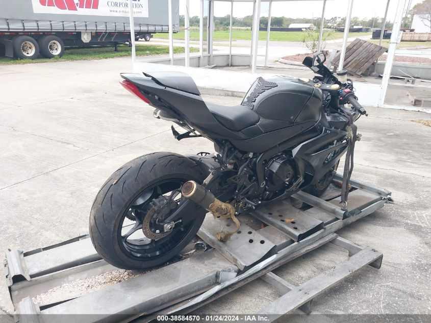 2022 SUZUKI GSX-R1000 JS1DM11B7N7100200
