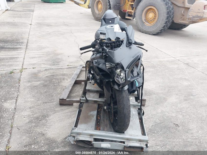 2022 SUZUKI GSX-R1000 JS1DM11B7N7100200