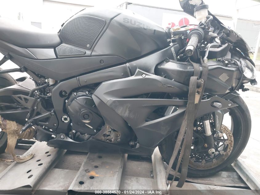 2022 SUZUKI GSX-R1000 JS1DM11B7N7100200
