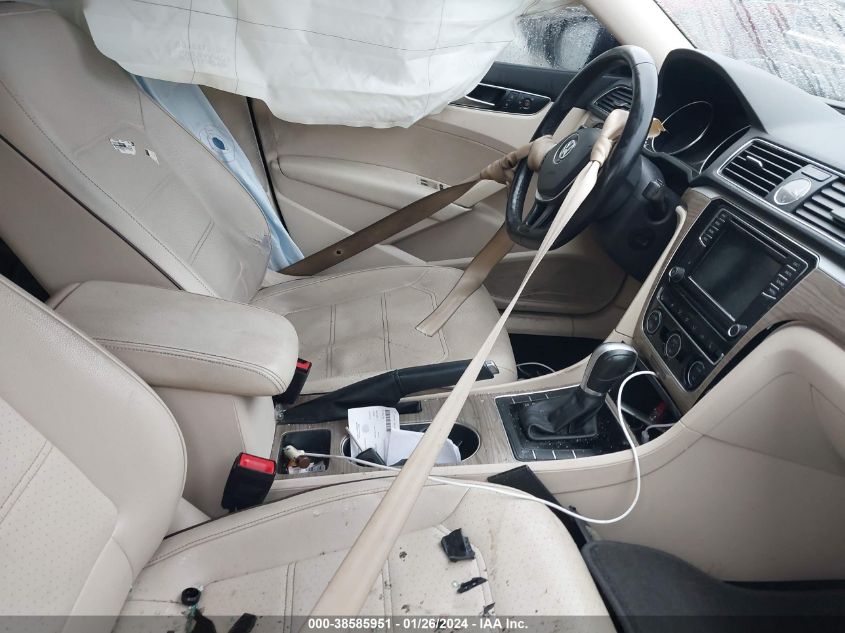 2017 VOLKSWAGEN PASSAT SE - 1VWBT7A37HC029231