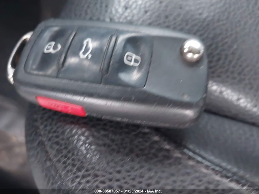 2016 VOLKSWAGEN TIGUAN S - WVGAV7AX5GW030740