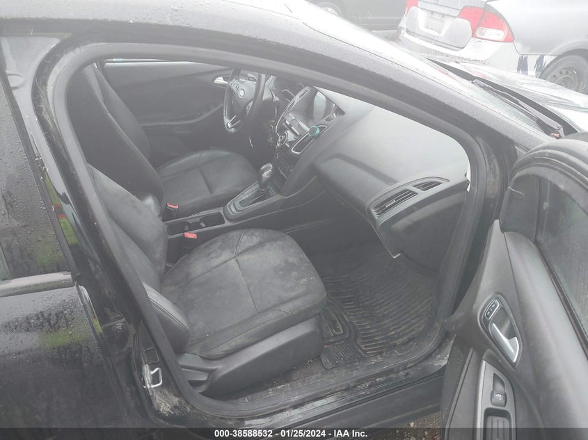 VIN 1FADP3H29HL266556 2017 FORD FOCUS SEL