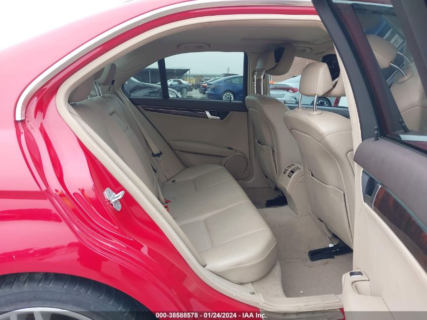 2013 MERCEDES-BENZ C 250 LUXURY/SPORT - WDDGF4HBXDR272928