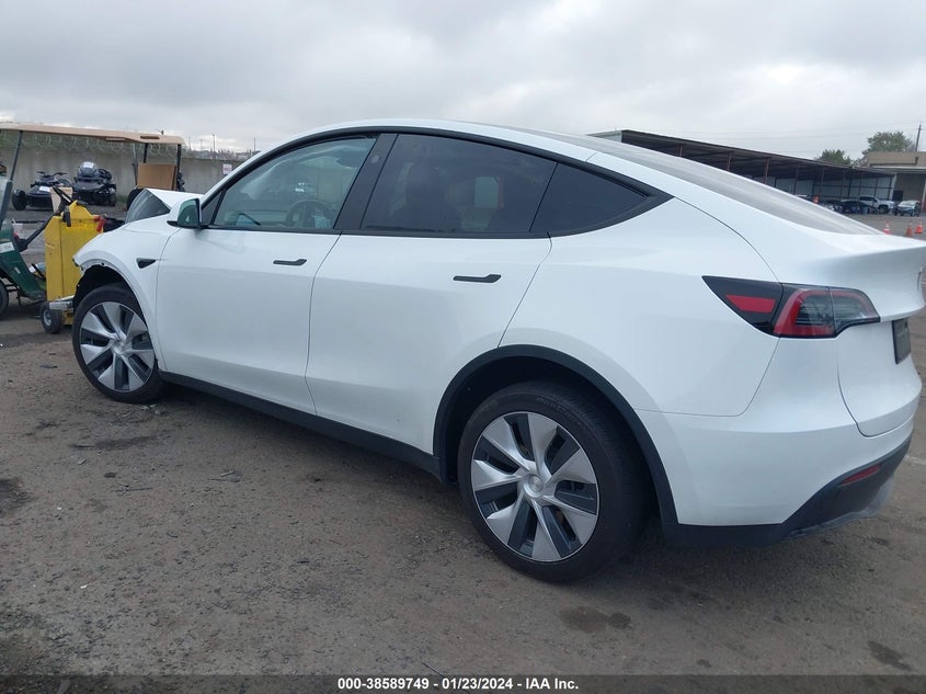 VIN 7SAYGDEE9PF813085 2023 TESLA MODEL Y
