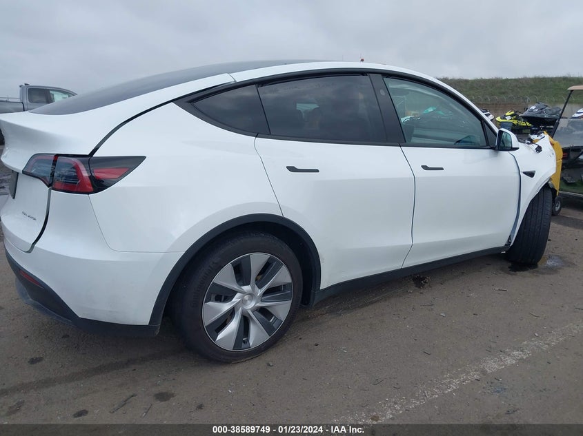 VIN 7SAYGDEE9PF813085 2023 TESLA MODEL Y