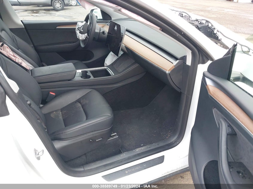 VIN 7SAYGDEE9PF813085 2023 TESLA MODEL Y