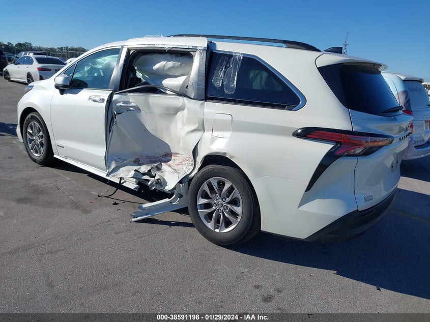 VIN 5TDYRKEC0MS034112 2021 TOYOTA SIENNA XLE