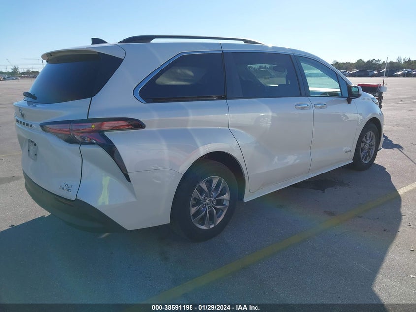 VIN 5TDYRKEC0MS034112 2021 TOYOTA SIENNA XLE