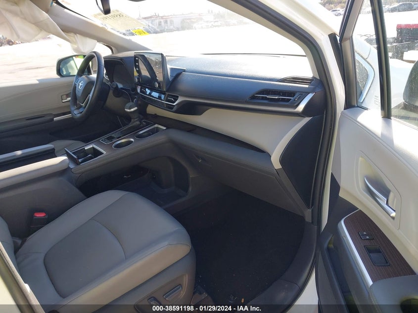 VIN 5TDYRKEC0MS034112 2021 TOYOTA SIENNA XLE