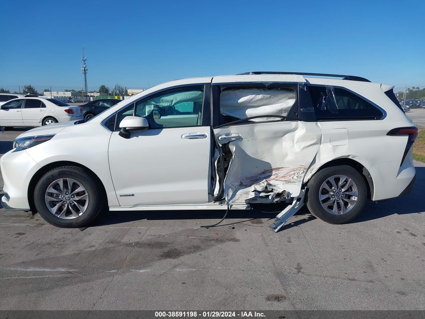 VIN 5TDYRKEC0MS034112 2021 TOYOTA SIENNA XLE